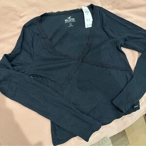 NWT Hollister Ribbed V-Neck Long Sleeve in black